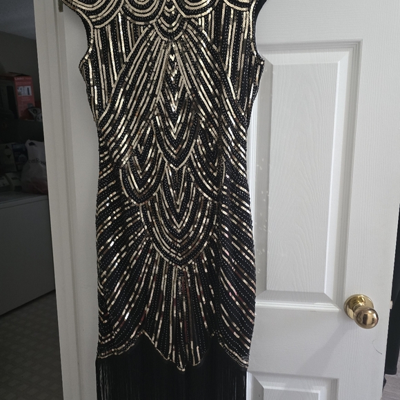 Dress - Picture 1 of 8